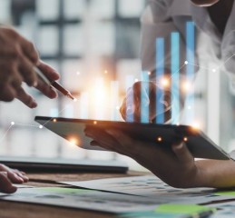 人工智能和客服哪个好干|电商客服大战，AI和人工，到底哪个才是铁饭碗？